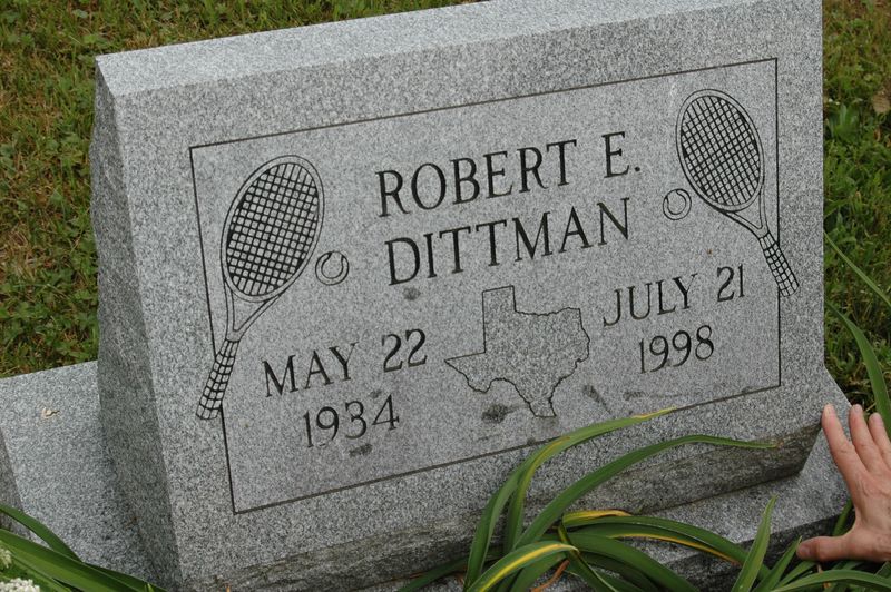 File:Gravestone Robert E Dittman, plot of Lawrence & Dorothy.jpg