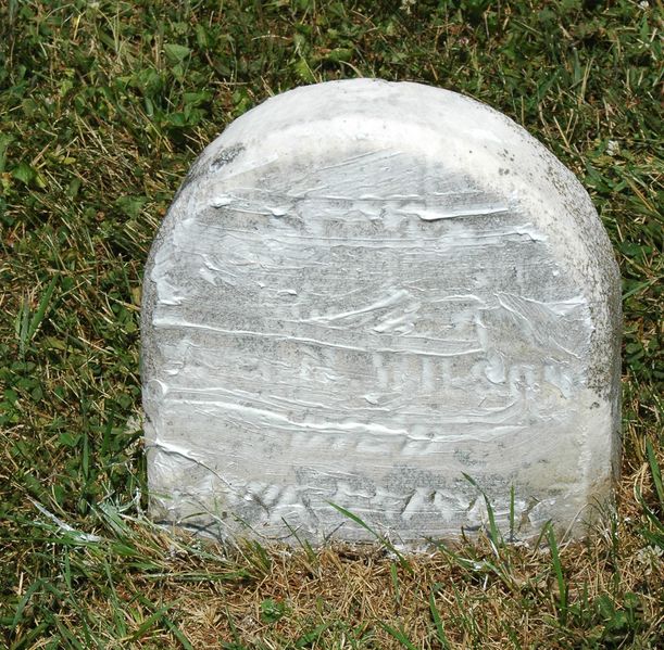 File:Gravestone Infant dau of L&N Wilson.jpg