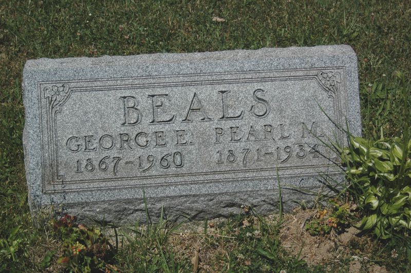 File:Gravestone Geo E & Pearl M Beals.jpg