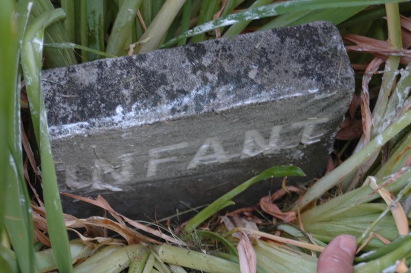 File:Gravestone Infant to right of Reuben Kline.jpg
