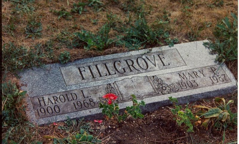 File:Gravestone Harold L & Mary P Fillgrove.jpg