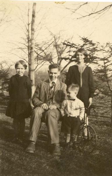 File:Bertha, Loy, Robert, & Ella Beals siblings.jpg