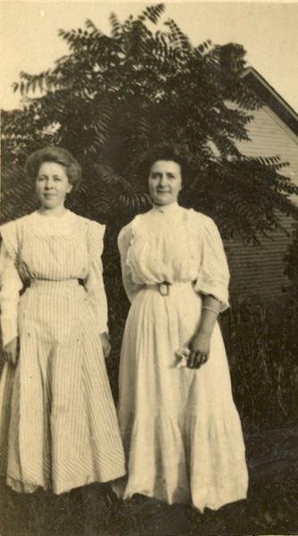 File:Winnie Kline & Bernice Frederick Kindelberger, cousins.jpg