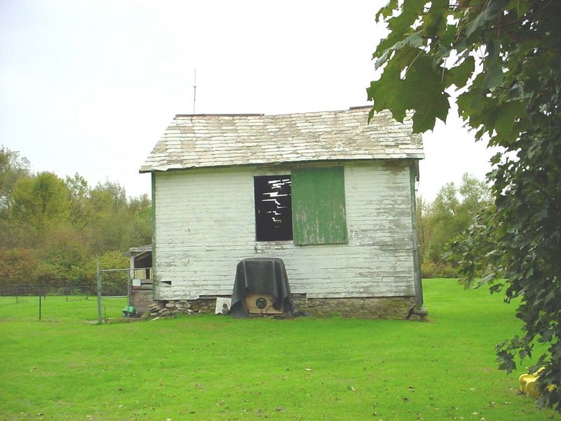 File:Bert Wilson farm barn.jpg
