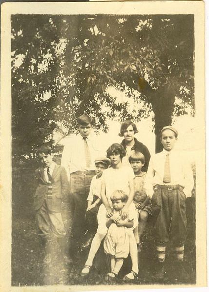 File:Beals & Sheffer cousins.jpg
