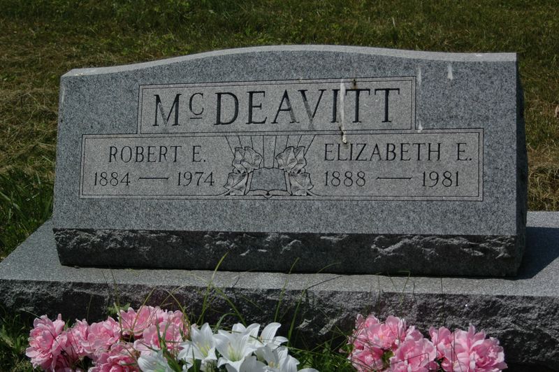 File:Gravestone Robert E & Elizabeth E Mcdeavitt.jpg