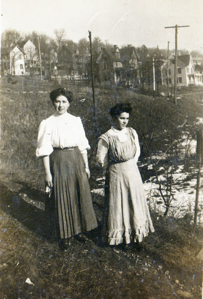 File:Gladys & Annie Kline in Emlenton.jpg