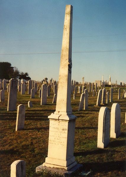 File:Gravestone Lorentz Klein & Magdalene Knauss, Ziegel Ch.jpg