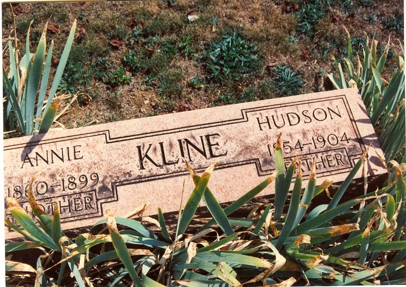 File:Gravestone Hudson Kline & Annie Nunemaker.jpg