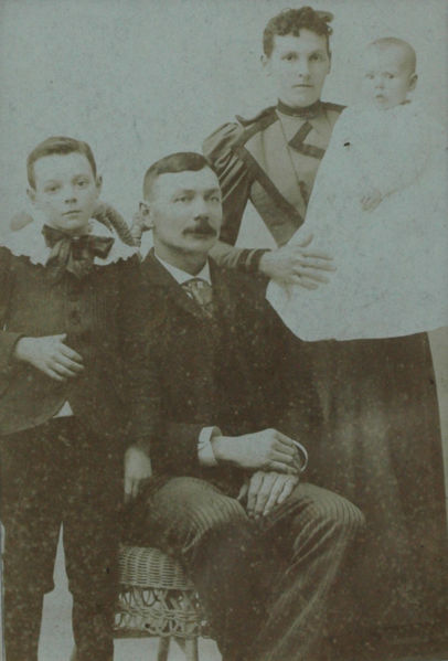 File:George E Kline & Olive, Otho, Nellie.JPG