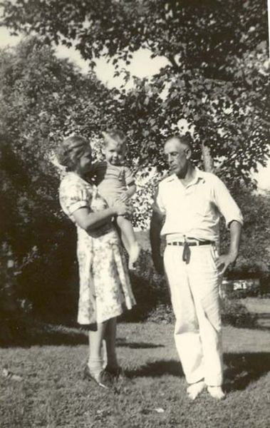 File:Mary P Kline, Butch, Harold Fillgrove.jpg
