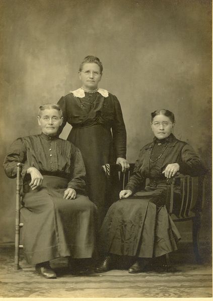 File:Frederick Sisters.jpg