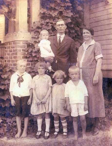 File:Portrait-MackHerronKingFamily.jpg
