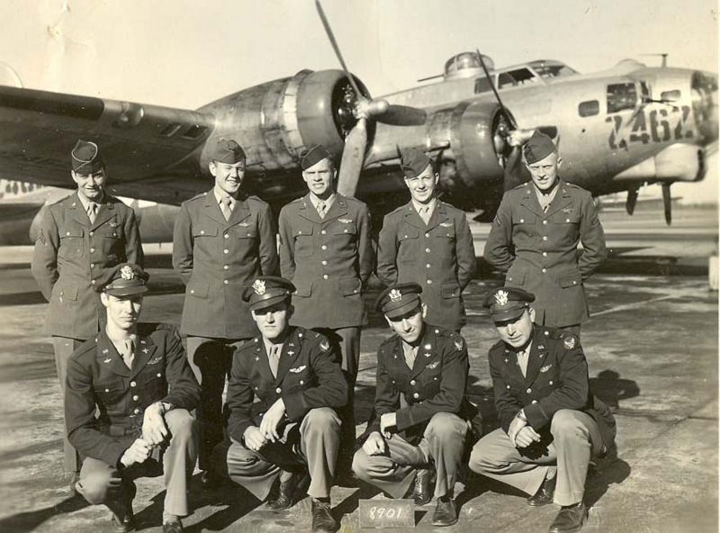 File:B17 & Crew.jpg