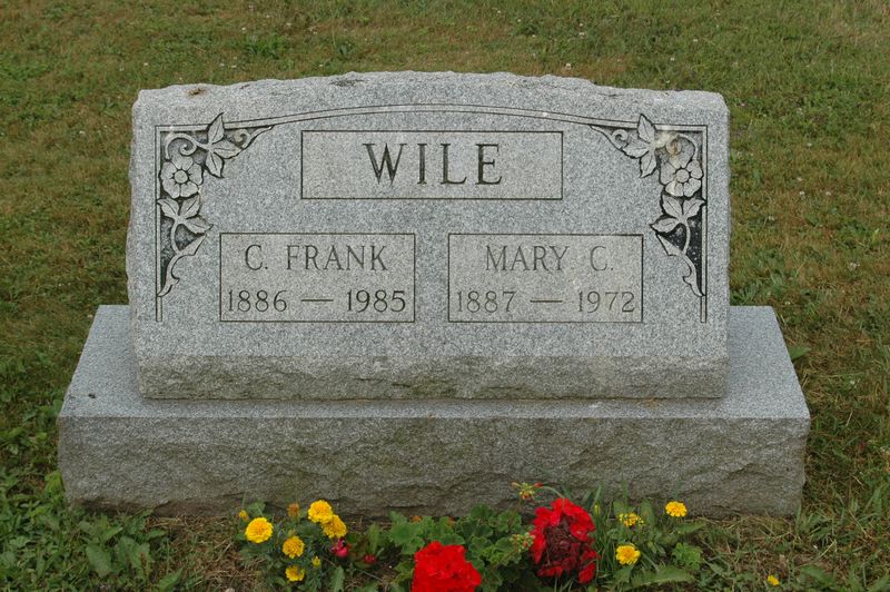 File:SALU 02Fran & Mary Wile.jpg