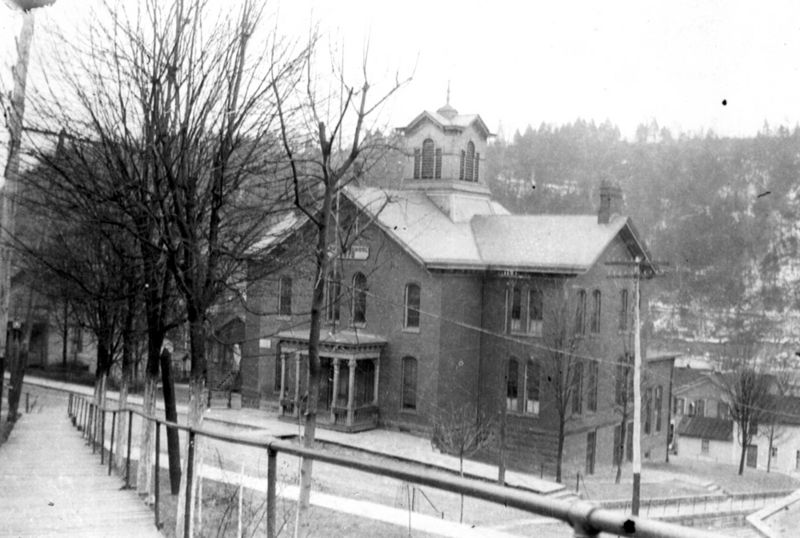 File:H - Old Emlenton School Bldg.jpg