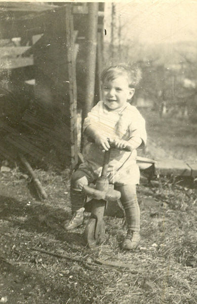 File:Don Sheffer, tricycle.jpg