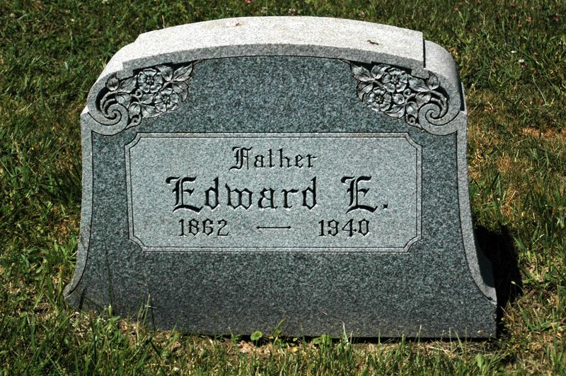 File:Gravestone Edward E with Kenemuth headstone.jpg