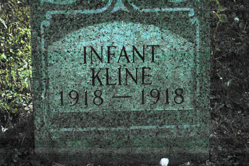 File:Gravestone Infant Kline, plot of Ruben & Amanda Kline.jpg