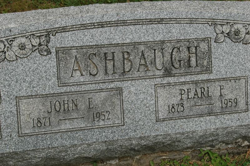 File:Gravestone John E & Pearl F Ashbaugh.jpg
