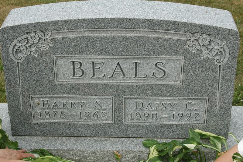 File:Gravestone Harry S & Daisy C Beals.jpg